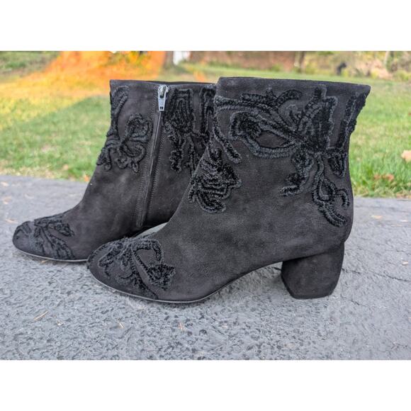 AGL ATTILIO GUISTI LEOMBRUNI Suede Embroidered Ankle Boot Sz 39 Black Luxe $525 - Picture 3 of 11